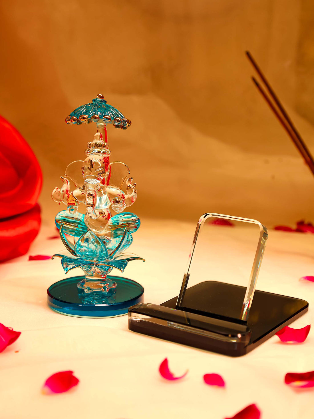 Kamal Ganesha and phone stand