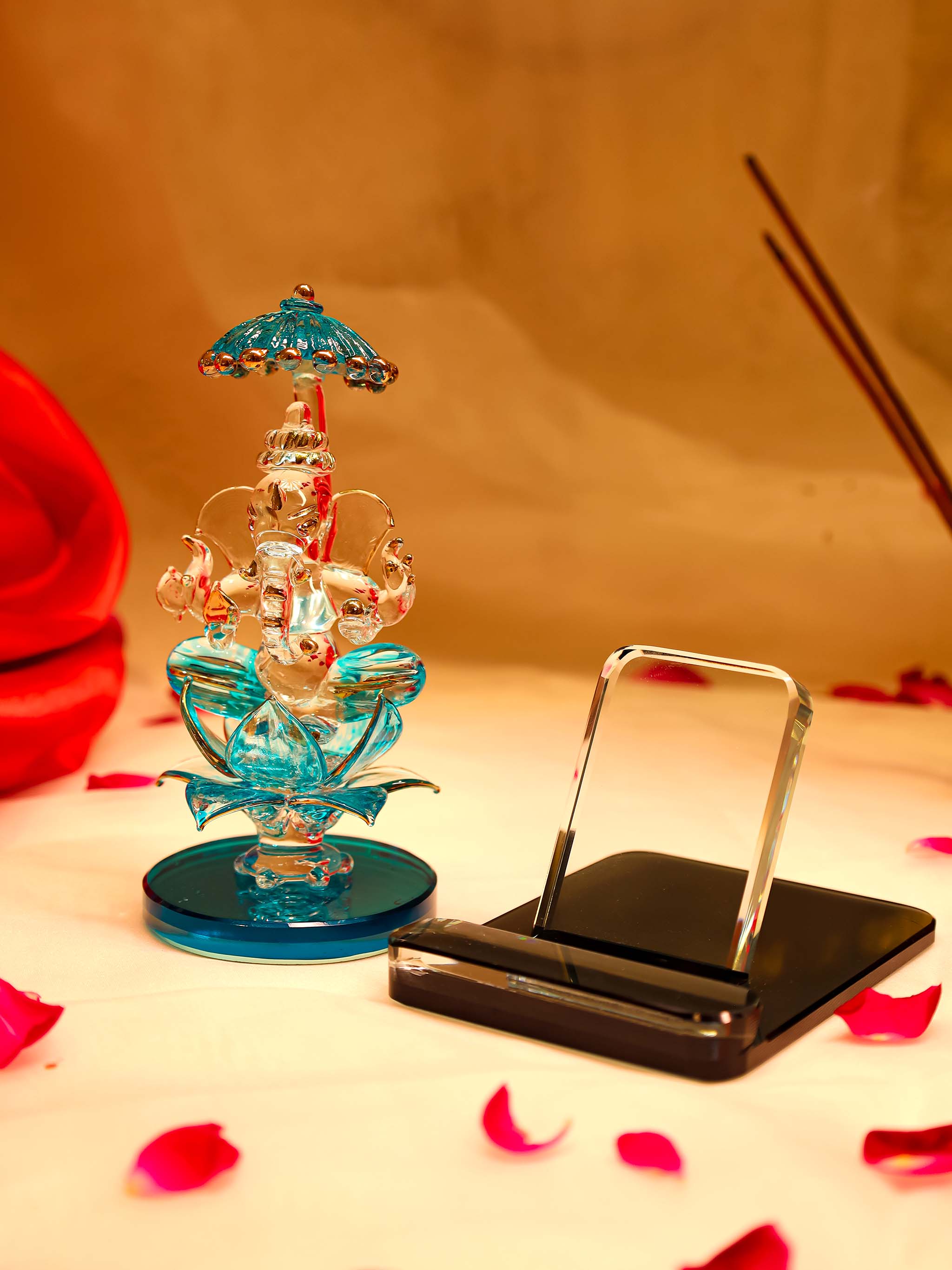 Kamal Ganesha and phone stand